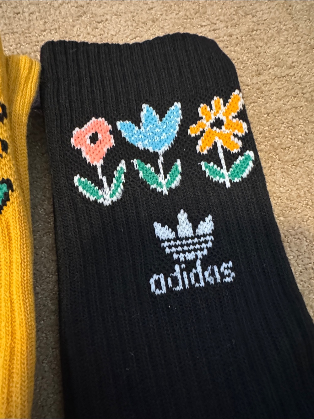 Adidas Floral Trefoil Crew Socks - White, Mustard, Black - Picture 4 of 6